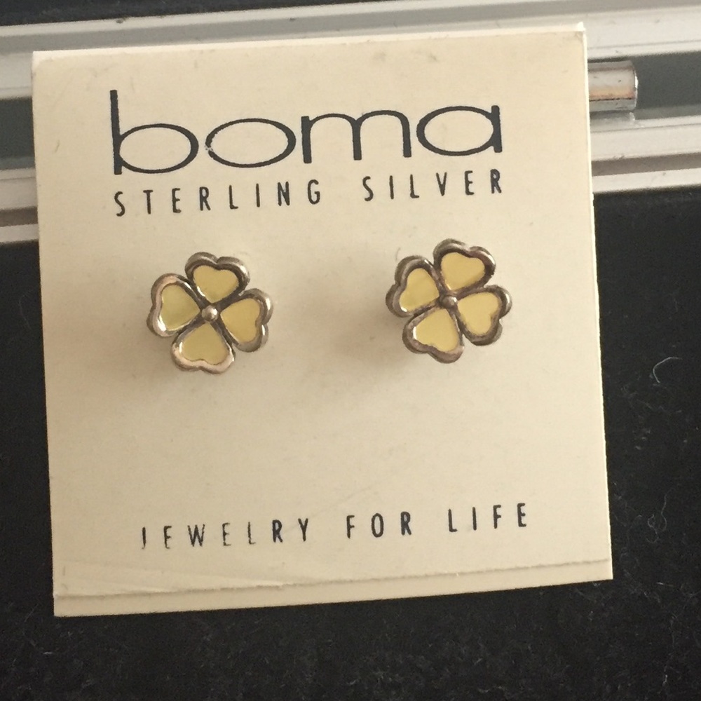 NWT 4 hearts flower shaped Sterling silver earrings with cream enamel